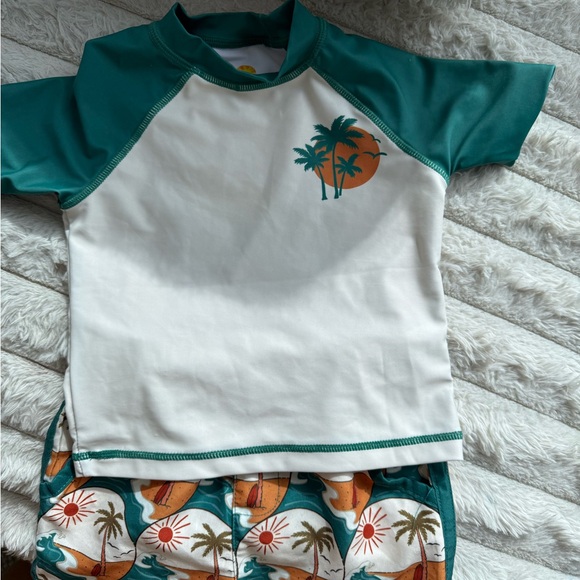 C&C California Green and White Kids Rashguard Set - Picture 6 of 6